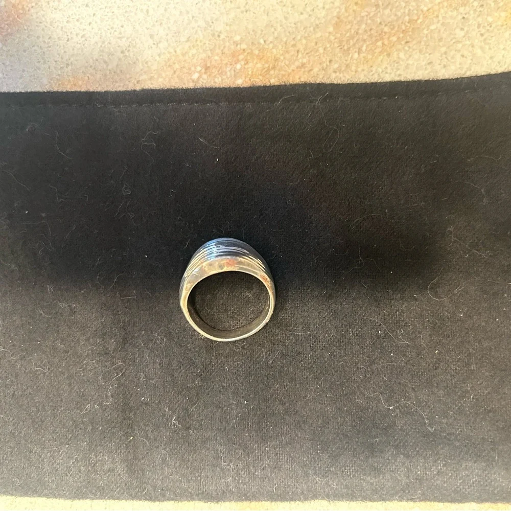 Sterling silver cigar band ring. Size 8 - Picture 3 of 4